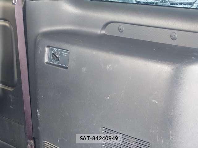 Nissan Caravan 2022-05 7215818-23