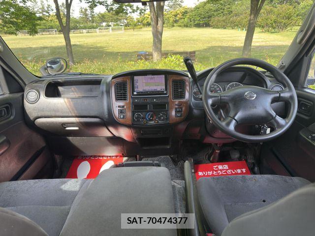 Nissan Caravan 2008-03 7215815-11