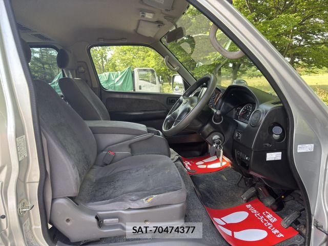 Nissan Caravan 2008-03 7215815-8