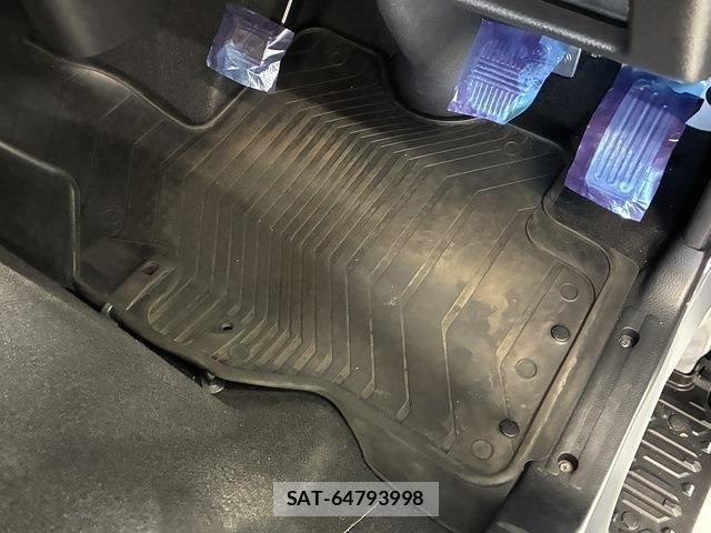 Nissan Caravan 2023-08 7326104-13