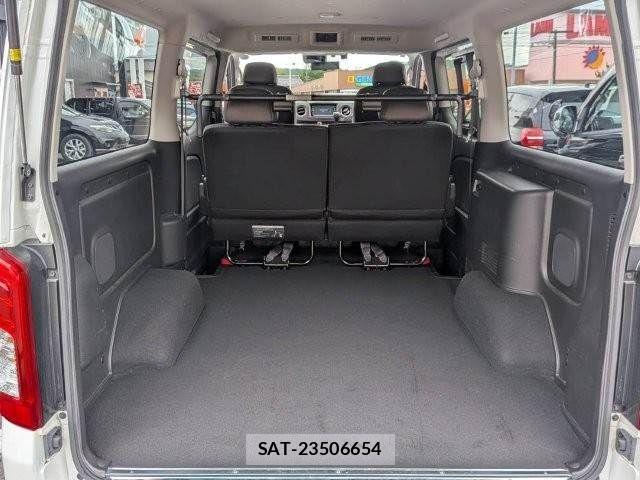 Nissan Caravan 2024-10 7357095-13