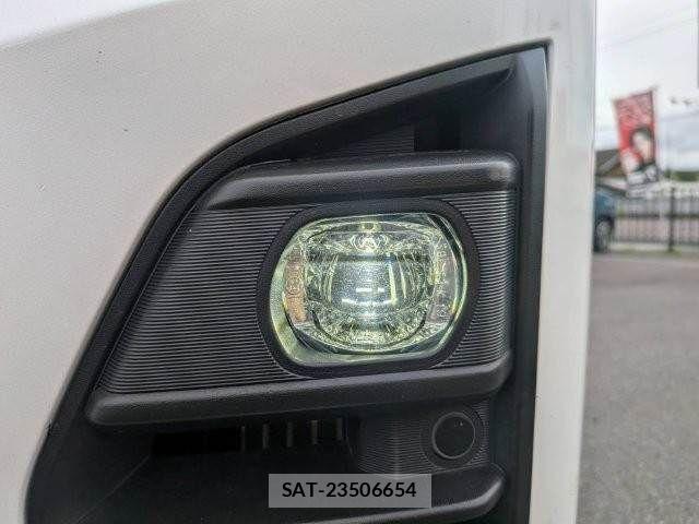 Nissan Caravan 2024-10 7357095-16