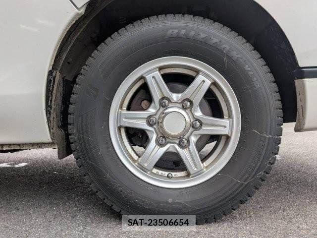 Nissan Caravan 2024-10 7357095-17