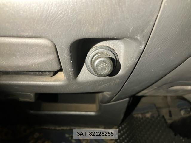Nissan Caravan 2005-06 7391570-15