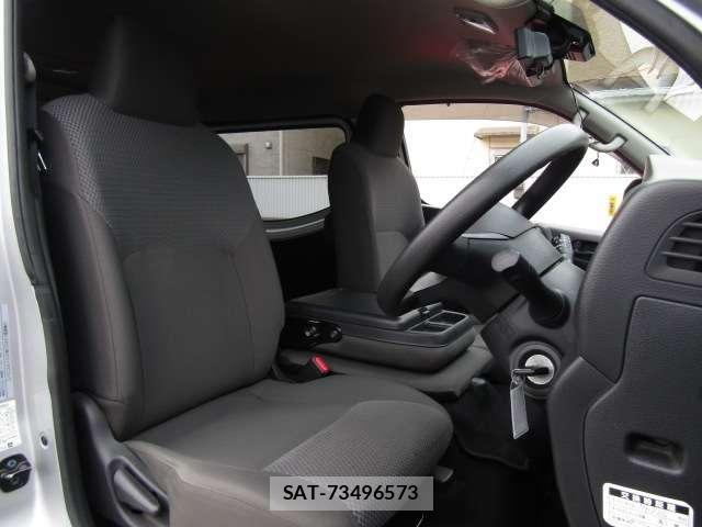Nissan Caravan 2023-08 7499848-5