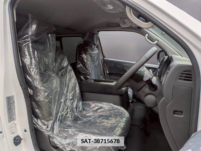 Nissan Caravan 2026-06 7783293-16