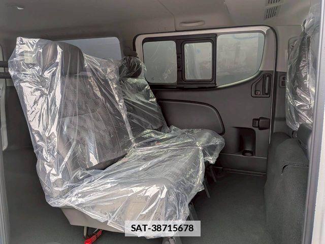 Nissan Caravan 2026-06 7783293-18