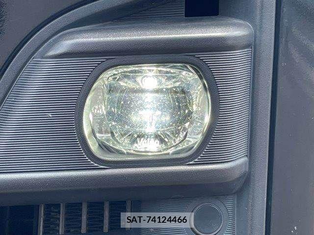 Nissan Caravan 2022-12 7783278-14