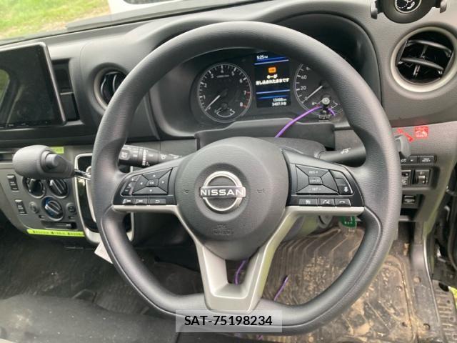 Nissan Caravan 2025-10 7875666-9