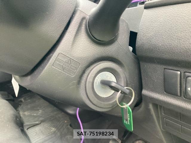 Nissan Caravan 2025-10 7875666-13