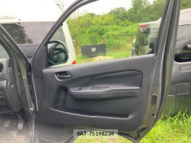 Nissan Caravan 2025-10 7875666-7