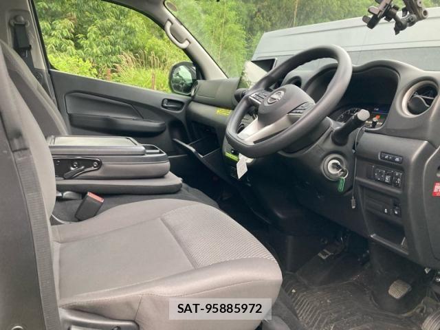 Nissan Caravan 2025-10 7875667-5