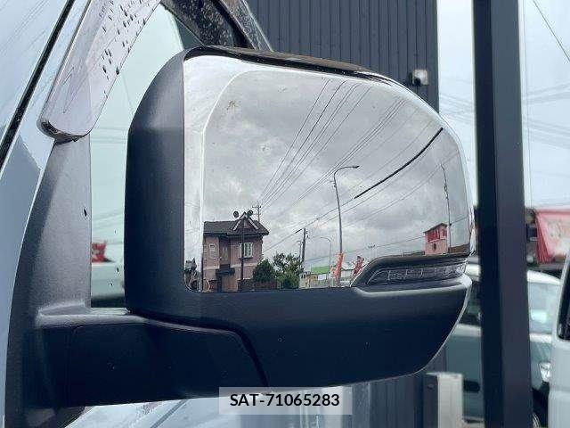 Nissan Caravan 2022-07 7902389-28