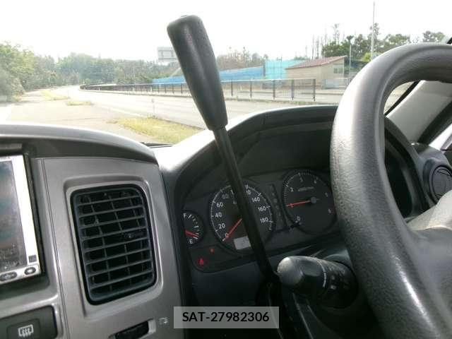 Nissan Caravan 2011-03 7902390-9