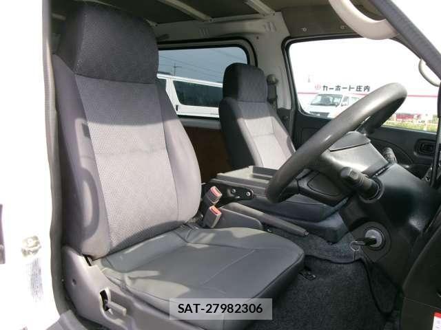 Nissan Caravan 2011-03 7902390-10