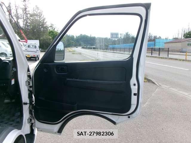 Nissan Caravan 2011-03 7902390-19