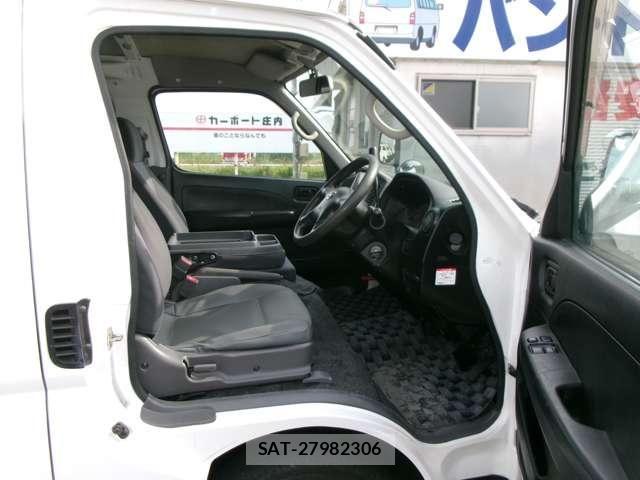 Nissan Caravan 2011-03 7902390-20