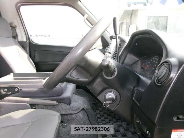 Nissan Caravan 2011-03 7902390-21
