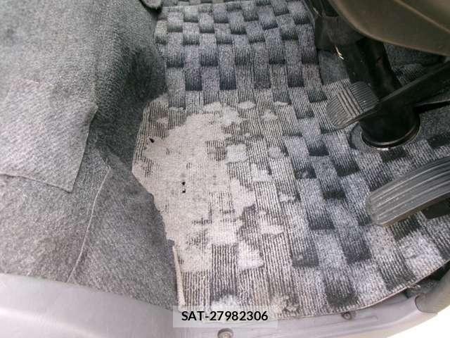 Nissan Caravan 2011-03 7902390-22
