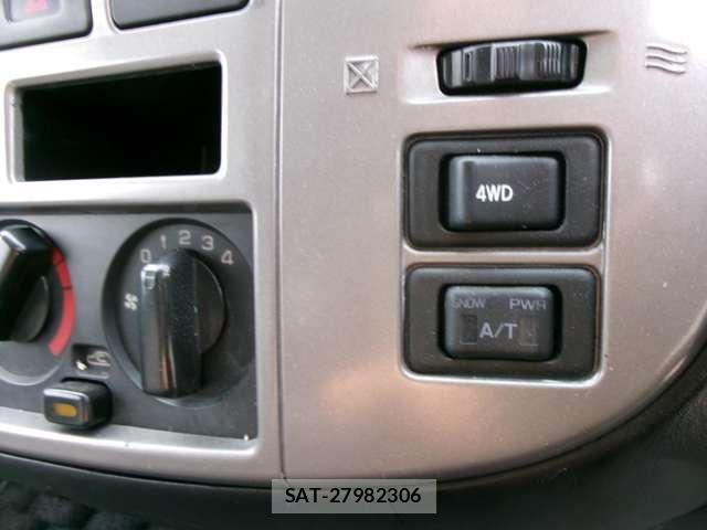 Nissan Caravan 2011-03 7902390-28