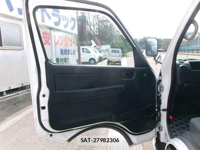 Nissan Caravan 2011-03 7902390-29