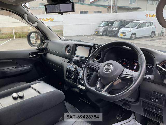 Nissan Caravan 2023-09 8244797-13