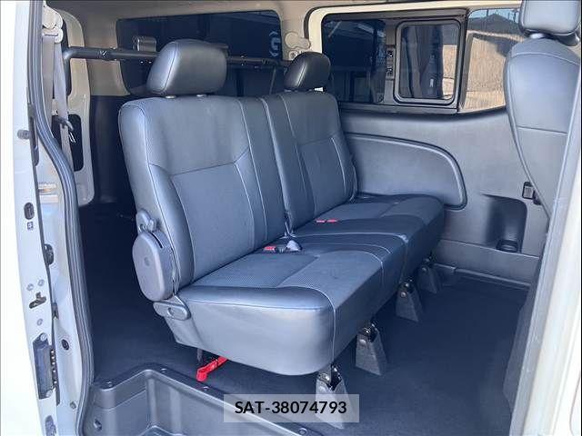 Nissan Caravan 2022-06 8313590-7