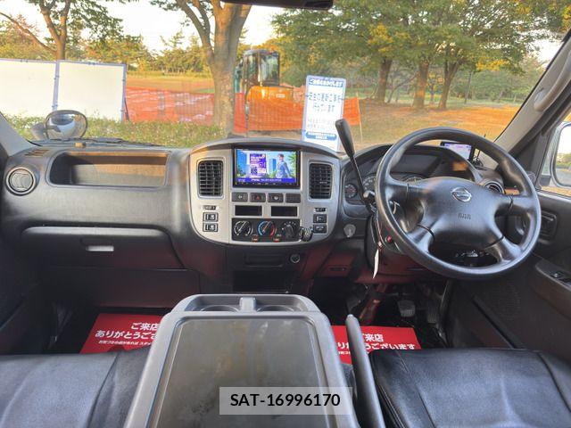Nissan Caravan 2012-03 8626104-11