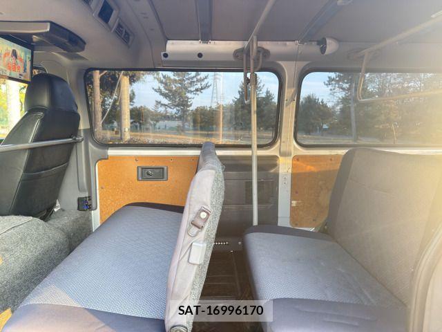 Nissan Caravan 2012-03 8626104-17