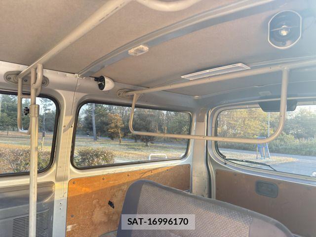 Nissan Caravan 2012-03 8626104-18