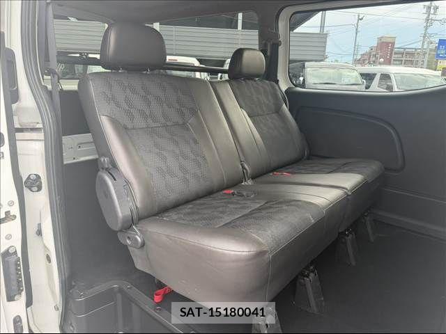 Nissan Caravan 2024-03 8658350-9