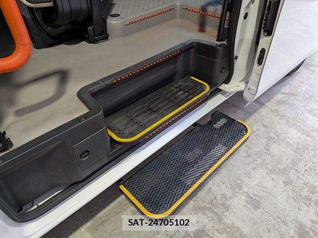 Nissan Caravan 2022-04 8741083-12