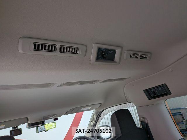 Nissan Caravan 2022-04 8741083-16