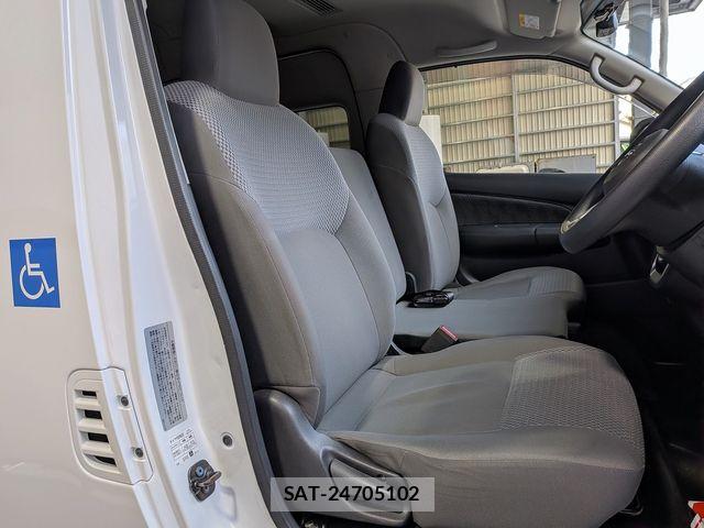 Nissan Caravan 2022-04 8741083-28