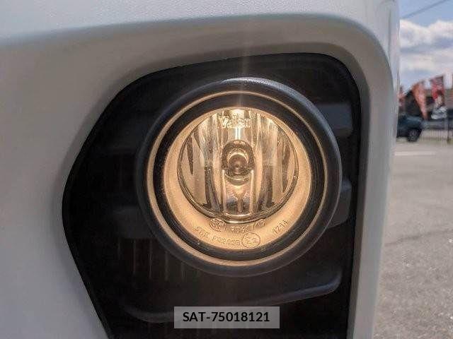 Nissan CARAVAN WAGON 2019-03 7453344-13