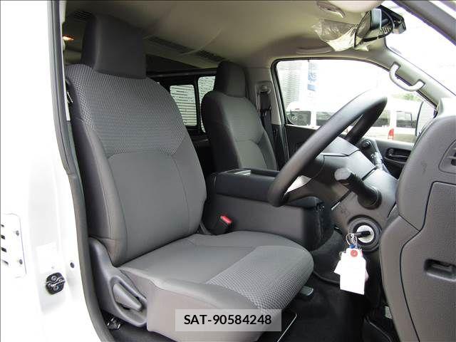 Nissan CARAVAN WAGON 2024-08 7453342-11