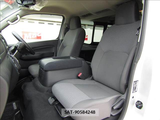Nissan CARAVAN WAGON 2024-08 7453342-13