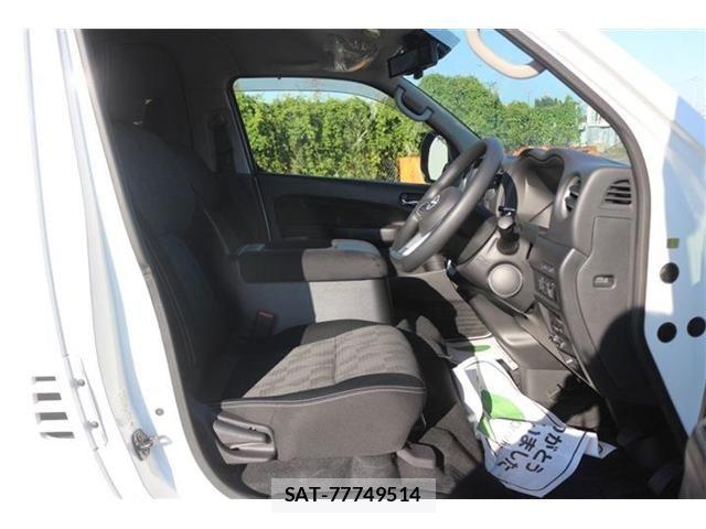 Nissan CARAVAN WAGON 2023-04 8626105-26