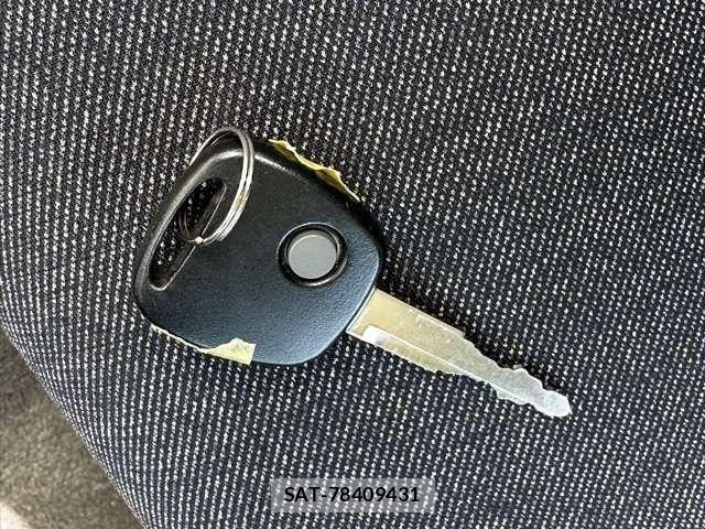 Mazda CAROL 2023-05 4933040-12
