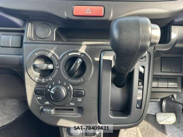Mazda CAROL 2023-05 4933040-17