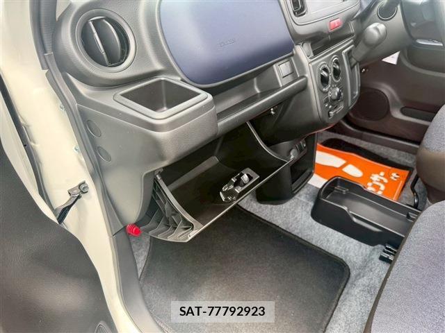 Mazda CAROL 2023-09 7215833-14