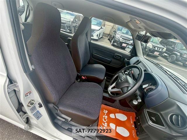Mazda CAROL 2023-09 7215833-17