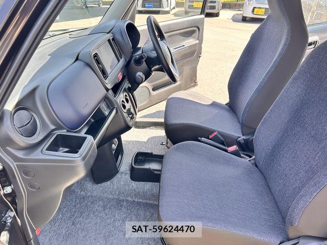 Mazda CAROL 2023-09 7215846-11