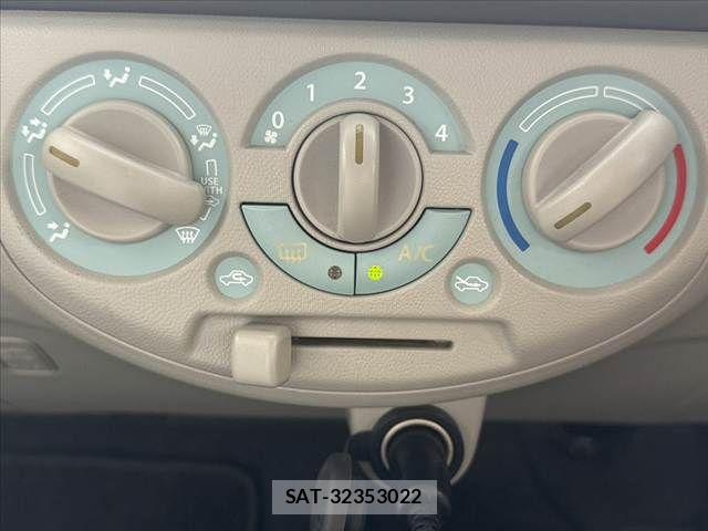 Mazda CAROL 2014-02 8658354-24