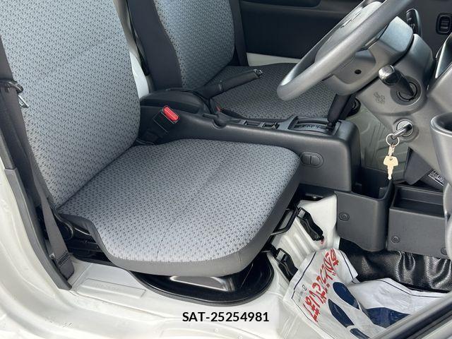 Suzuki CARRY TRUCK 2018-01 894302-21