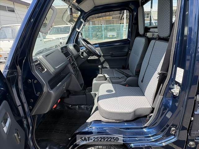 Suzuki CARRY TRUCK 2019-04 6903078-17