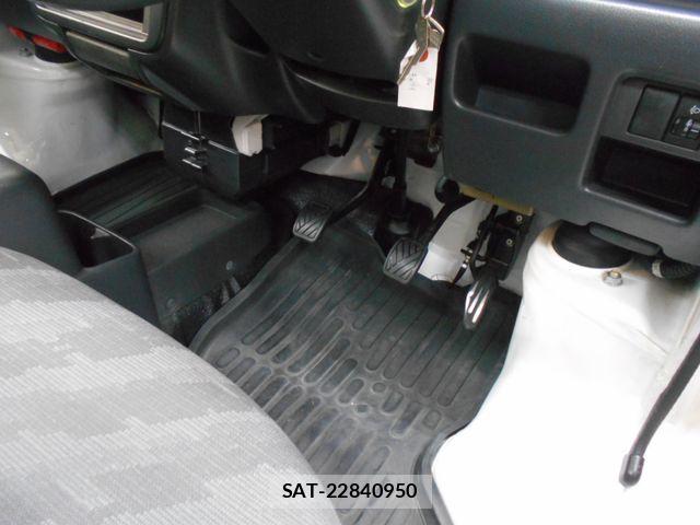 Suzuki CARRY TRUCK 2012-05 6903079-19