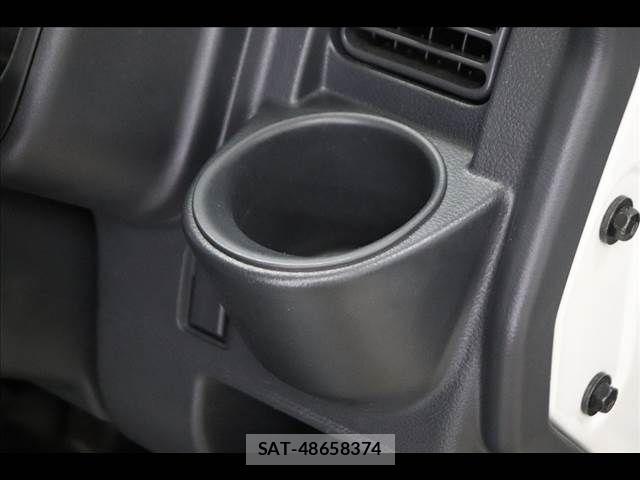 Suzuki CARRY TRUCK 2018-03 7215857-5