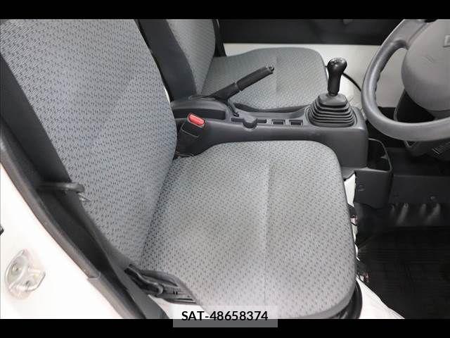 Suzuki CARRY TRUCK 2018-03 7215857-8