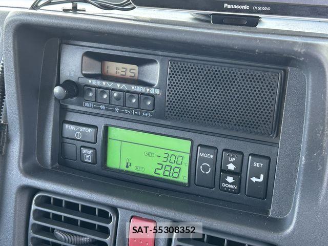 Suzuki CARRY TRUCK 2018-02 7271677-23